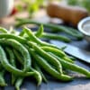 découvrez notre guide complet sur la congélation des haricots verts frais du jardin. apprenez les meilleures techniques pour préserver leur goût et leurs nutriments, afin de profiter de vos récoltes tout au long de l'année.